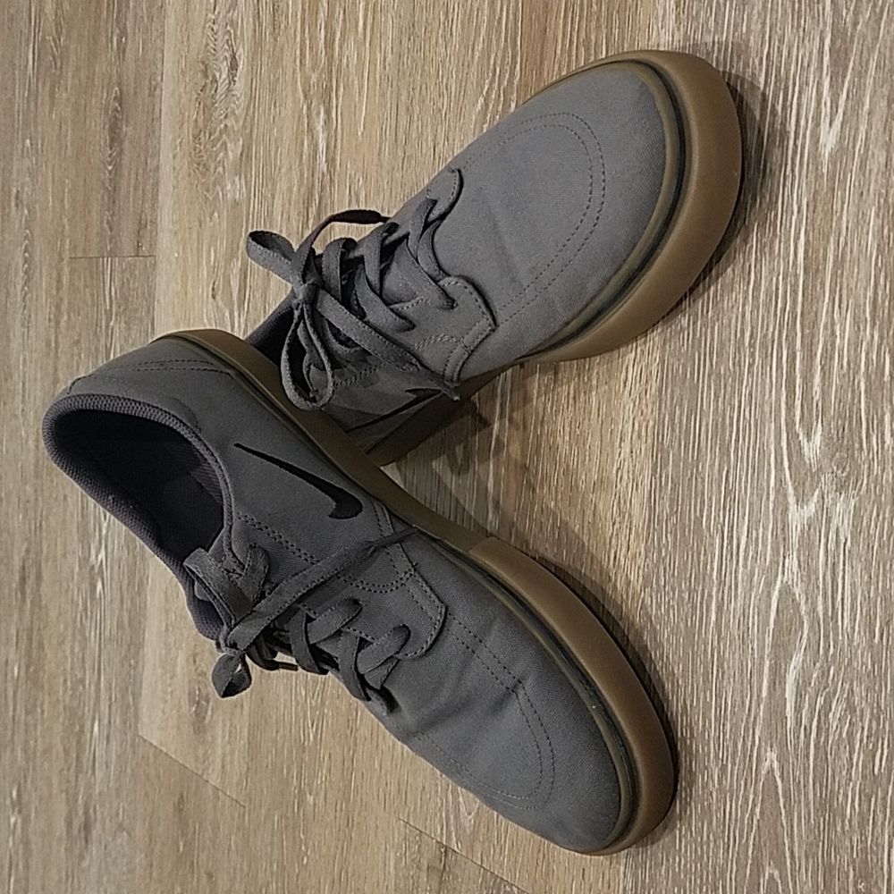 Nike SB grey skate shoes